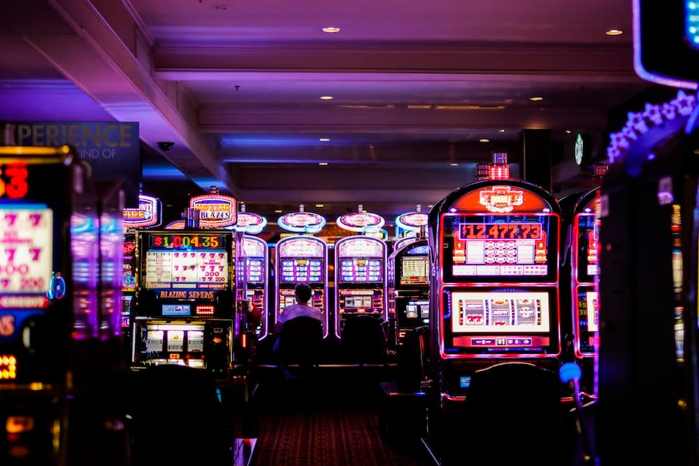 Menjelajahi Dunia Slot Online: Tempat Kesenangan Berpadu dengan Keberuntungan