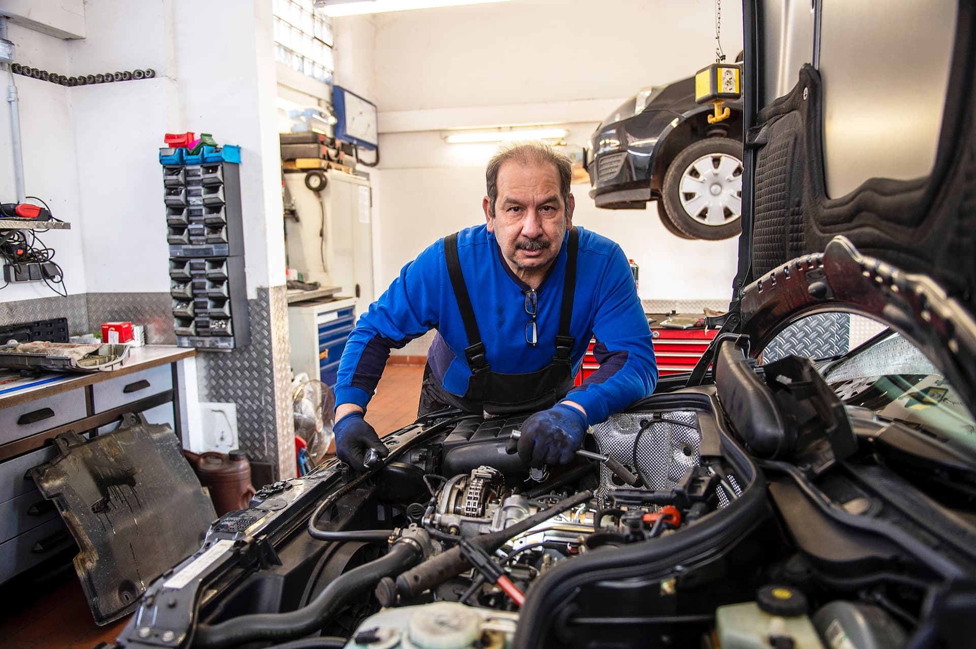Finde deine Autowerkstatt in der Nähe durch meister-job und spare Zeit und Geld