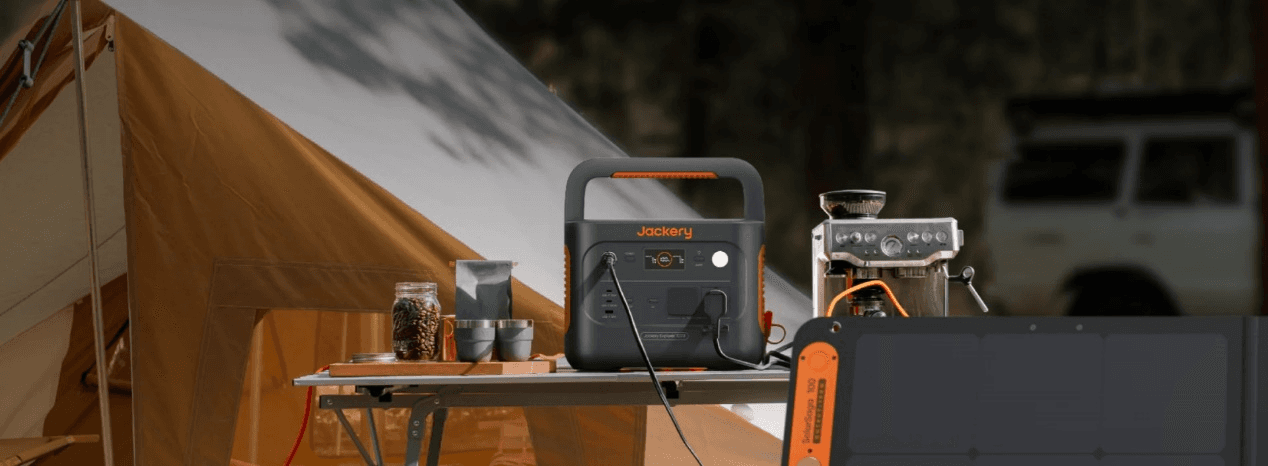 Erhöhen Sie das Niveau Ihrer RV-Party im Schwarzwald mit dem Jackery Solargenerator 1000 v2