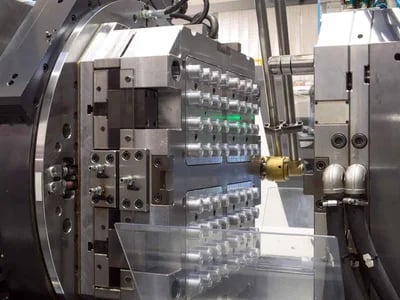 ABS Kunststoff: Innovative Spritzguss- &amp; Blasformteile einfach online bestellen bei Maxnext GmbH
