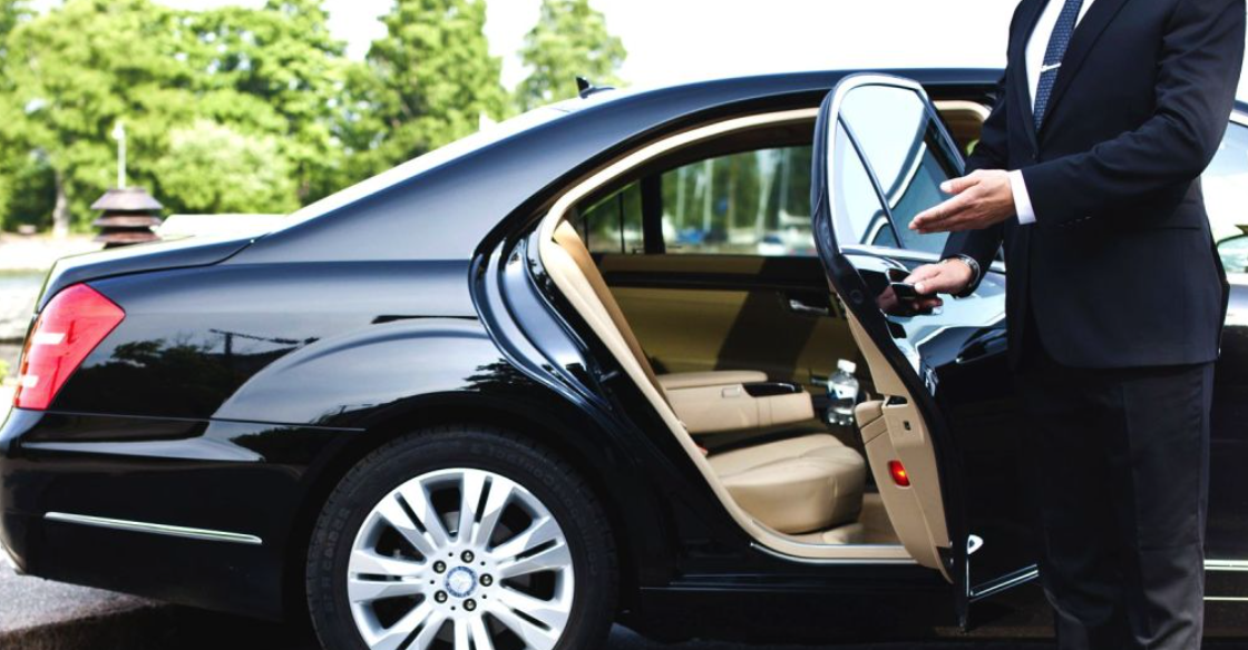 Mietwagen mit Chauffeur in Marokko: Sicherer Flughafentransfer