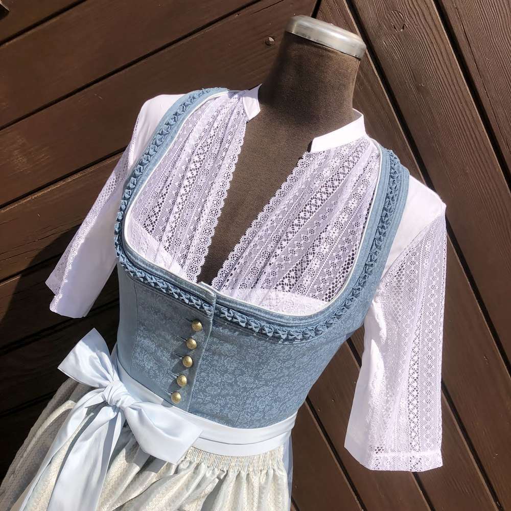 Entdecken Sie die Vielfalt der Hammerschmid Dirndl bei Alpenwahnsinn
