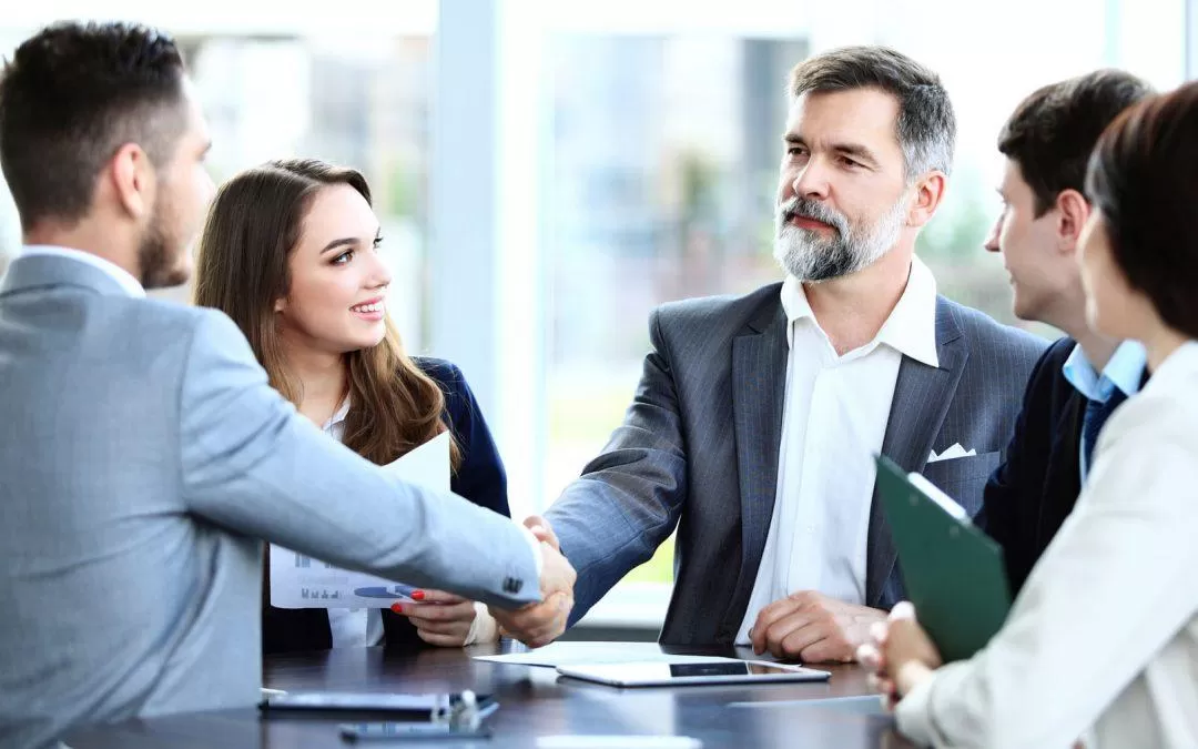 Mit einem Headhunter die besten Mitarbeiter langfristig binden